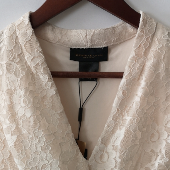 Donna Karan, Size Small, NWT Lace Camisole, Cream Colour - Picture 6 of 7